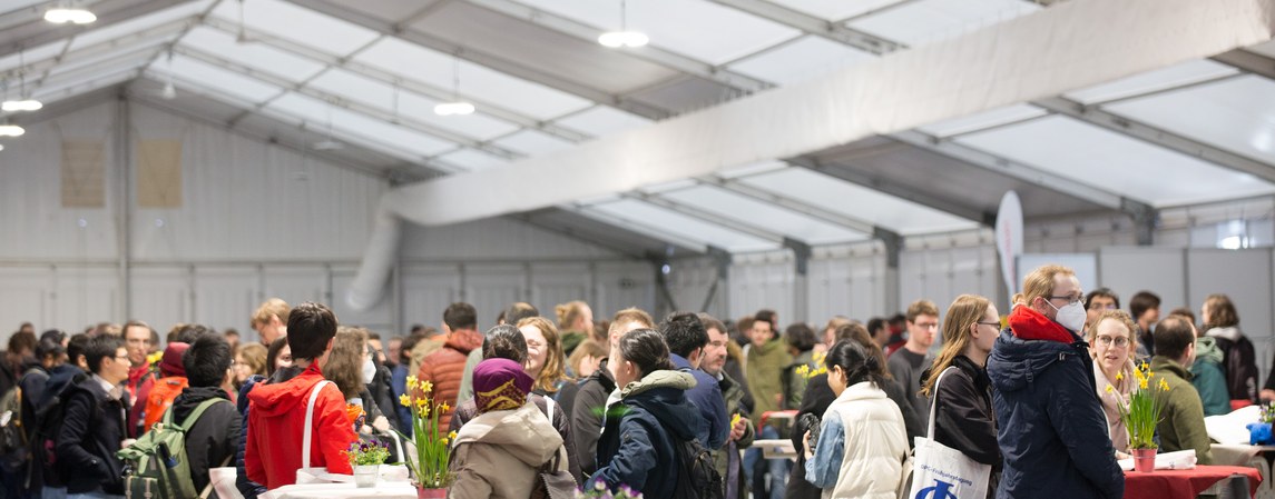 20230326-Tilman-Daab-(Tagungstasche, Teilnehmende, Zelt)-SMuK-Dresden-5I9A4575.jpg