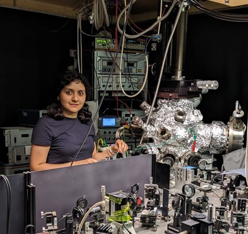 Newsha_Vesalimahmoud_Physikerin.jpg Newsha_Vesalimahmoud_Physikerin.jpg