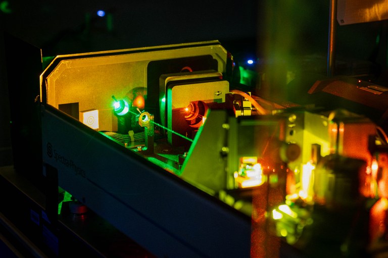 © DPG/Heitz 2025 20250328-David-Heitz-Labor, Versuchsaufbau, optische Bank, Laser-DOPPLERS-Dortmund-63.jpg