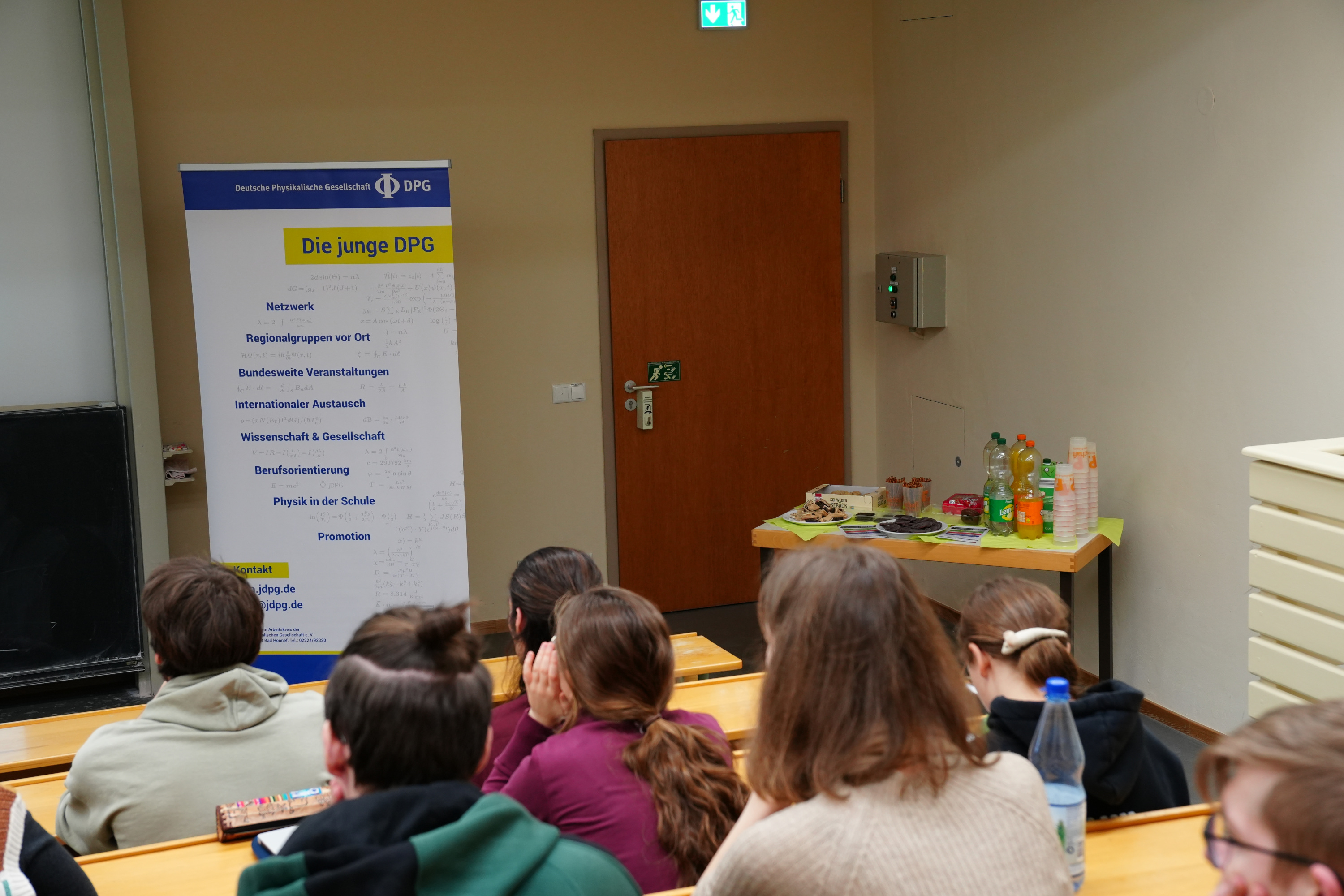 Bachelor-Presentation-Session mit Snacks © DPG / Ritzkowski 2024