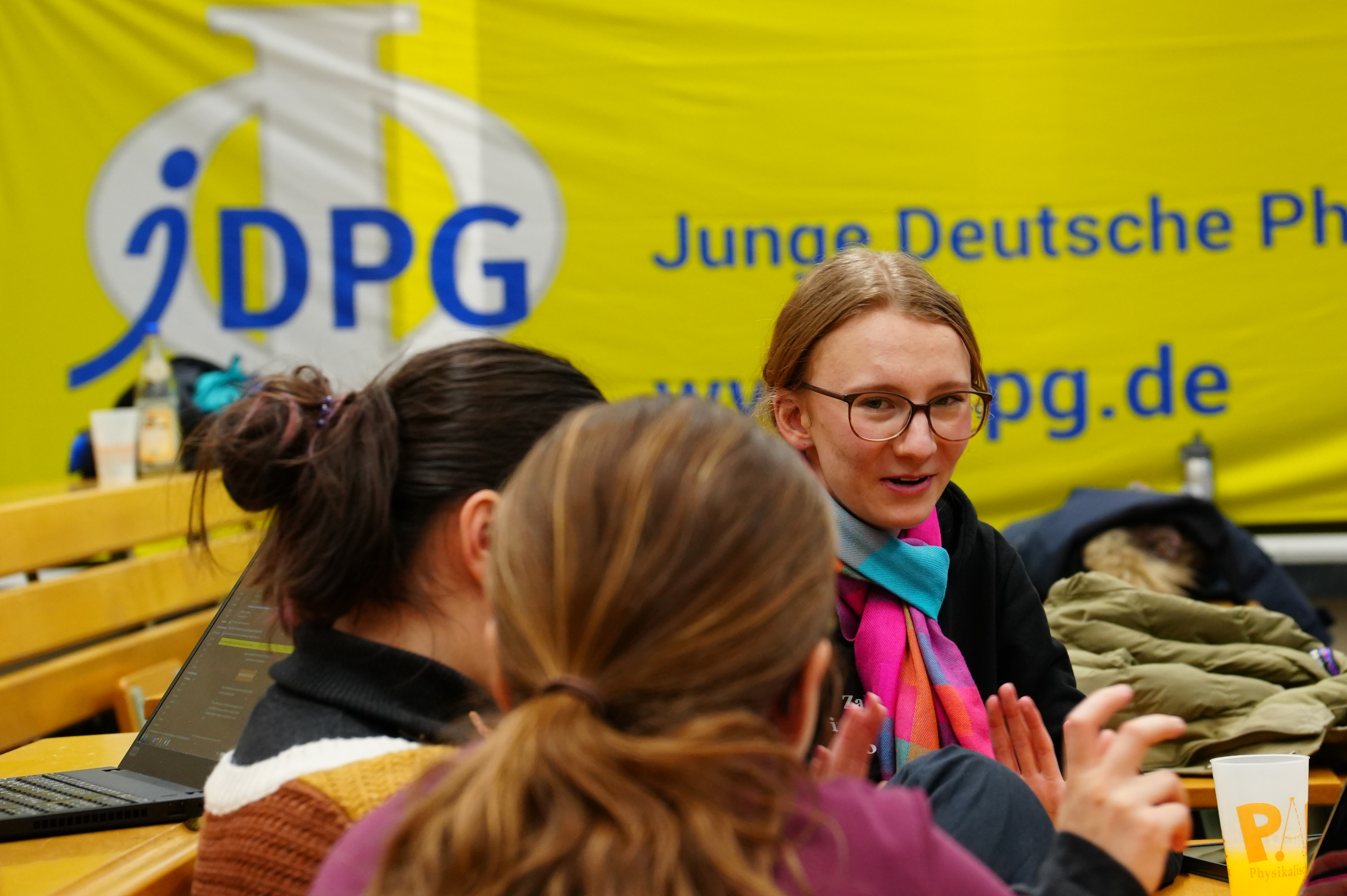 Dikussion über die kommende Bachelor-Arbeit © DPG / Ritzkowski 2024