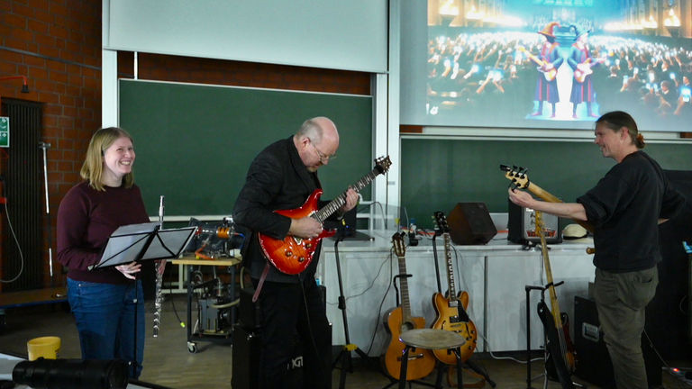 Bild Musik bearbeitet.png Bild Musik bearbeitet.png