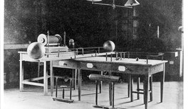 2025_075_Auszeichnung fuer Heinrich Hertz Hoersaal als Historische Staette.jpg