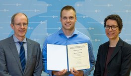 Dissertationspreis SKM Valentin Leeb_DPG_Lösel.jpg